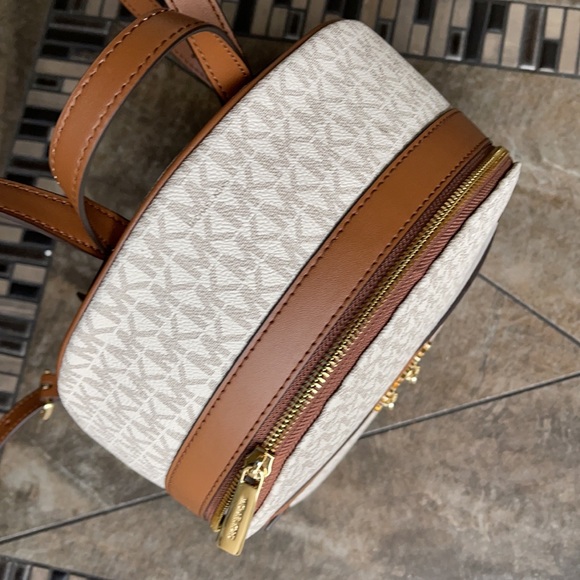 MICHAEL KORS KENLY MEDIUM BACKPACK Vanilla signature color - Picture 4 of 16